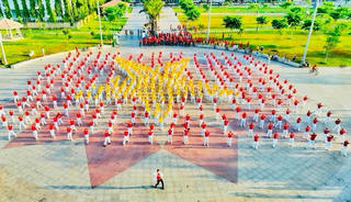 Đồng diễn, diễu hành xe đạp tại Biên Hòa kỷ niệm 49 năm Giải phóng miền Nam