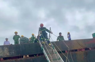 Hai công nhân tử vong trong hầm xà lan neo đậu tại cảng Hà Lộc
