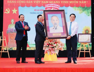 Trưởng ban Tuyên giáo Trung ương dự lễ Khai giảng tại Trường Lilama 2