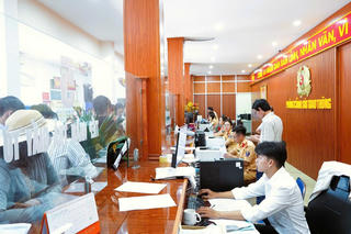 Thuận lợi trong những ngày đầu thực hiện đổi, cấp giấy phép lái xe