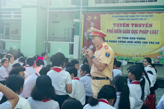 Công an Bình Dương tuyên truyền phòng, chống đuối nước cho học sinh