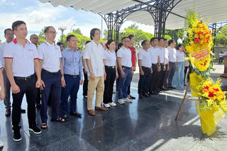 Năm thứ 18, Báo Pháp luật Việt Nam thực hiện Chuyến đi Tri ân Tháng 7 miền Trung