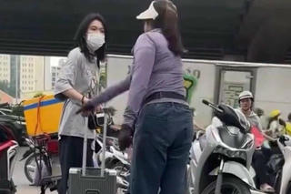 Xác minh vụ cô gái bị người bán trà đá đuổi khi đứng trên vỉa hè bến xe Mỹ Đình