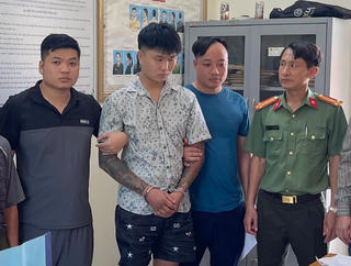  Công an xã Bát Xát (Lào Cai) bắt quả tang đối tượng tàng trữ trái phép 96 tép heroin