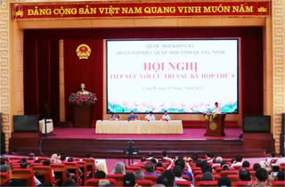 Phó Chủ tịch Quốc hội Vũ Hồng Thanh tiếp xúc cử tri tại Quảng Ninh