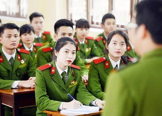 Không được học song song hai trường nếu muốn thi vào khối Công an