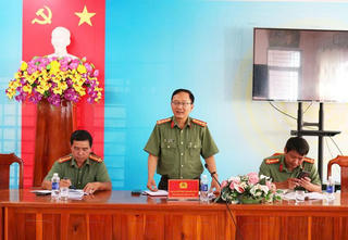Theo dõi, hướng dẫn thực hiện công tác tại Công an các xã ở Kiên Giang