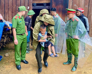 Nhanh chóng di dời dân khỏi khu vực nguy cơ sạt lở ở Lào Cai
