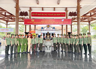 Công an Cà Mau tăng cường giáo dục chính trị, tư tưởng trong tình hình mới