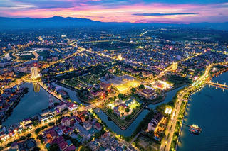 Đồng Hới thắp sáng du lịch đêm bằng pháo hoa hàng tuần và lễ hội đường phố