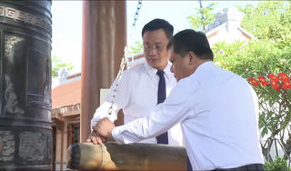 Lãnh đạo tỉnh Quảng Trị dâng hương tại Đền thờ Bác Hồ và các Anh hùng liệt sĩ