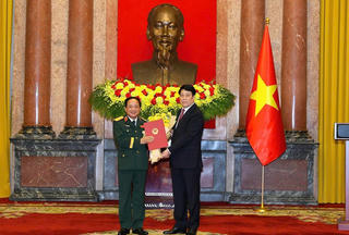 Chủ tịch nước trao quyết định thăng quân hàm, cấp bậc hàm Đại tướng, Thượng tướng cho 7 đồng chí sĩ quan Quân đội nhân dân và Công an nhân dân