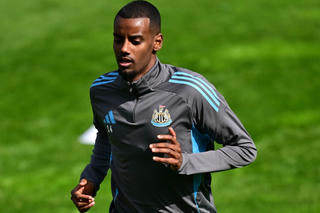 Liverpool theo đuổi Isak với mức giá kỷ lục