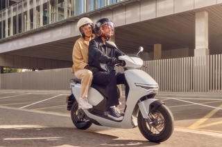 Honda Việt Nam chính thức bàn giao xe máy điện cao cấp Honda CUV e: cho những khách hàng đầu tiên