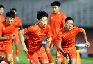 U23 Việt Nam trở lại tập luyện sau trận ra quân: Đình Bắc phải tập riêng