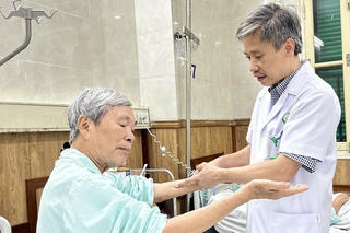 Ca phẫu thuật đặc biệt: Người bác sĩ - thương binh mang vết thương chiến tranh suốt hơn nửa thế kỷ