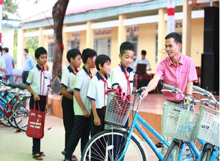 Agribank phát huy vai trò 'Ngân hàng vì cộng đồng', hướng tới an sinh xã hội toàn diện
