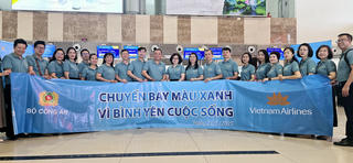 Chuyến bay màu xanh -  Bộ Công an và Vietnam Airlines lan tỏa nghĩa tình trong tháng 7 tri ân