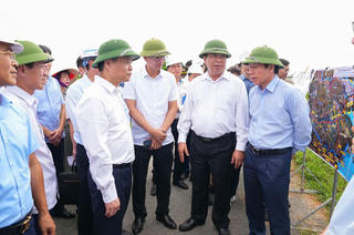 Bộ trưởng Trần Hồng Minh kiểm tra, chỉ đạo tại hiện trường Dự án tuyến đường sắt Lào Cai - Hà Nội - Hải Phòng