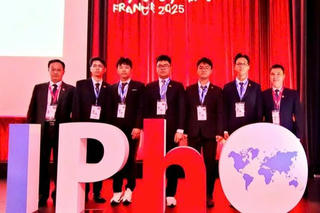 Việt Nam xếp top 10 thế giới tại Olympic Vật lí Quốc tế 2025