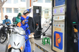 Giảm giá xăng từ 15h hôm nay