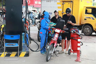 Chiều nay, giá xăng có thể giảm tiếp