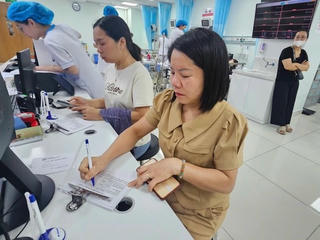 Hải Phòng: Hít phải 'khí lạ', người dân nhập viện vì ngộ độc hóa chất, lo ngại ô nhiễm sẽ tiếp diễn