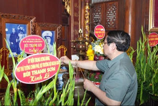 Thủ tướng Chính phủ Phạm Minh Chính dâng hương tưởng niệm Đại tướng Nguyễn Chí Thanh