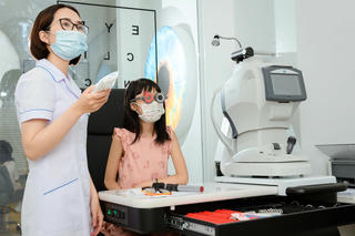 BHYT trong điều trị các tật khúc xạ: Tiếp tục mở rộng phạm vi chi trả để bảo vệ sức khỏe của thế hệ tương lai