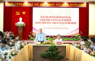 Phó Thủ tướng Thường trực Chính phủ Nguyễn Hòa Bình làm việc với Ban Thường vụ Thành ủy Huế