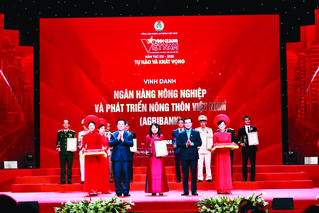 Agribank được vinh danh tại Chương Trình 'Vinh Quang Việt Nam' 2025: Khẳng định vị thế trụ cột trong sự nghiệp phát triển 'Tam nông'
