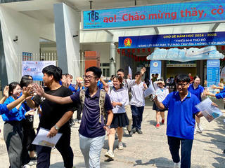 Học sinh, phụ huynh bắt nhịp với việc 'học thật, thi thật'