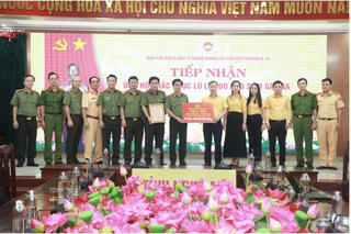 Công an tỉnh Đồng Nai trao tặng 1,6 tỷ đồng hỗ trợ người dân và cán bộ chiến sĩ bị thiệt hại do bão số 3 tại Nghệ An
