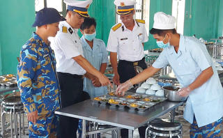 Những 'anh nuôi' miệt mài 'giữ nhịp' cho nhiệm vụ A80
