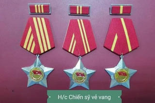 Để được xét tặng Huy chương Chiến sĩ vẻ vang theo niên hạn cần điều kiện gì?
