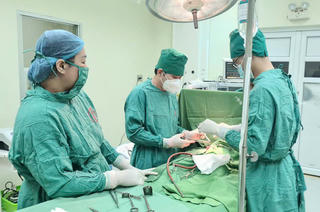 Cứu sống thành công bệnh nhi đa chấn thương do tai nạn giao thông tại Quảng Ninh