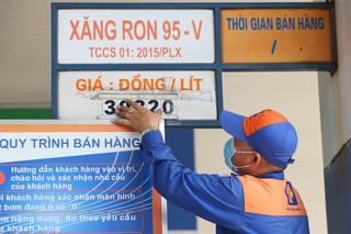 Ngày mai, giá xăng có thể tăng tiếp