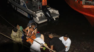 Quảng Ninh: Vượt biển ra đảo trong đêm giông bão cấp cứu sản phụ khó sinh