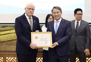 Trao Kỷ niệm chương “Vì sự nghiệp tư pháp” cho Đại sứ Phần Lan tại Việt Nam