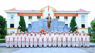 Đảng bộ Công an tỉnh Ninh Bình dâng hương, hoa tưởng niệm Chủ tịch Hồ Chí Minh và cố Đại tướng Trần Đại Quang