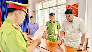 Điểm tin Pháp luật ngày 08/08/2025: Chuyển tội danh, đề nghị truy tố 2 cựu Phó Chủ tịch UBND TP Long Xuyên; 