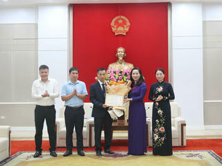 Quảng Ninh khen thưởng học sinh đạt Huy chương Đồng kỳ thi Olympic Tin học Quốc tế