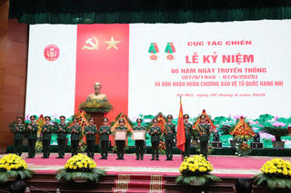 Cục Tác chiến nhận Huân chương Bảo vệ Tổ quốc hạng Nhì