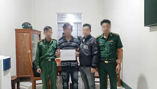 Lực lượng biên phòng Cà Mau bắt giữ đối tượng bị truy nã trên biển