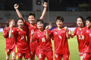 Thắng Thái Lan, tuyển nữ Việt Nam vững bước vào bán kết AFF Cup 2025