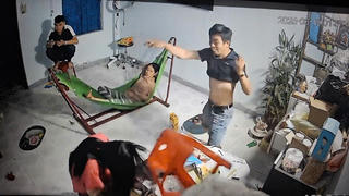 Xôn xao vụ anh dùng ghế đánh em gái, công an 'vào cuộc'
