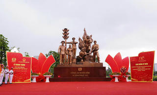 Khánh thành công trình Tượng đài 'Công an Nhân dân vì dân phục vụ'