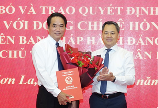 Tỉnh Sơn La công bố nhiều quyết định về công tác cán bộ