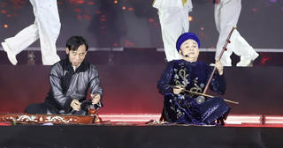 Điểm tin Showbiz 16/08: NSƯT Xuân Hinh “thổi hồn” Xẩm Hà Nội trong đêm đại nhạc kịch lịch sử
