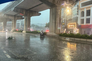 Thời tiết ngày 17/8: Bắc Bộ mưa lớn, nguy cơ ngập úng, lũ quét, sạt lở đất